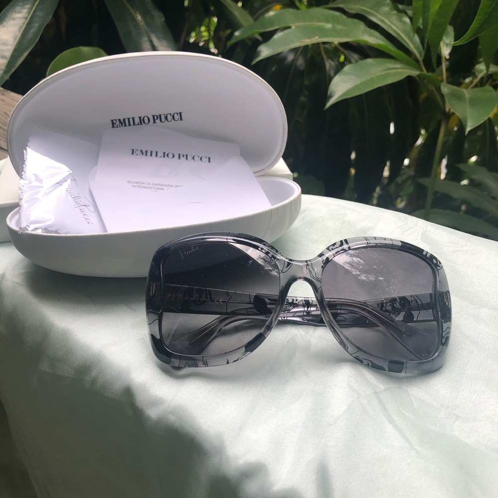 Beautiful women sunglasses